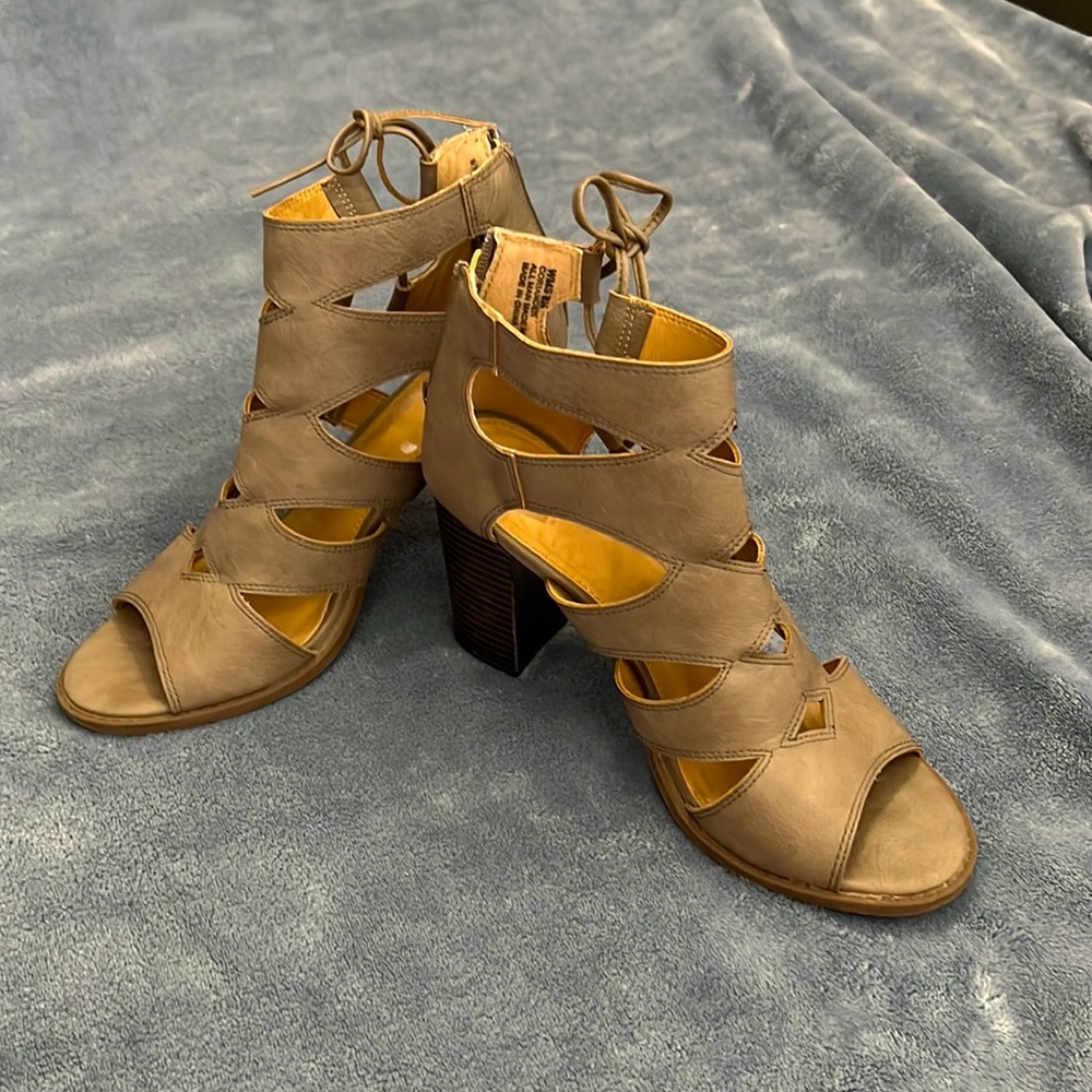 Report, size 8.5 gray, strapped with wide heel shoes.